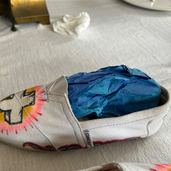 TOMS SHOES - Picture 5 of 8